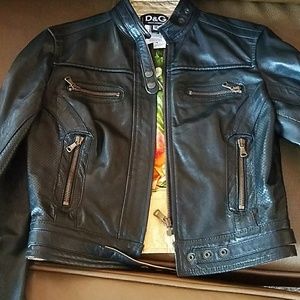D & G  stunning short coat., adjustable neck